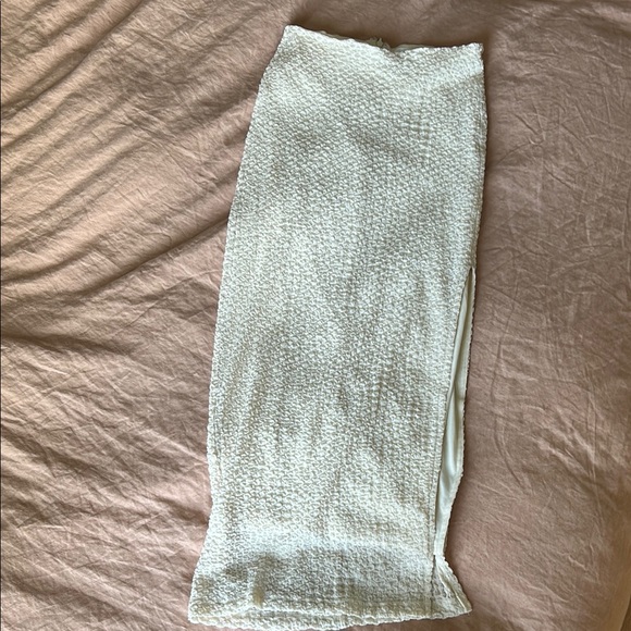 Astr Keely Textured Midi Skirt - Picture 3 of 4